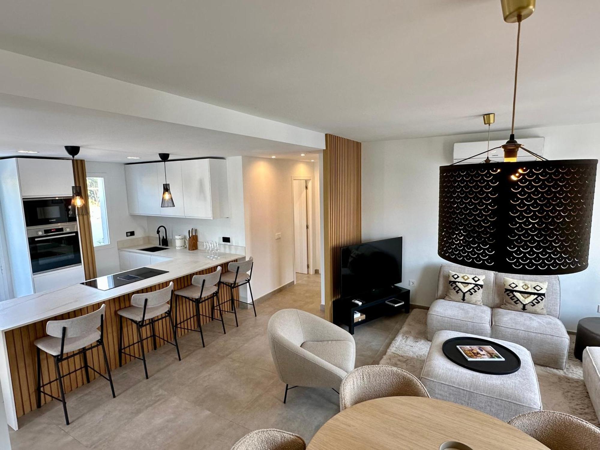 Apartment 4 Bedroom Duplex Penthouse Califa
