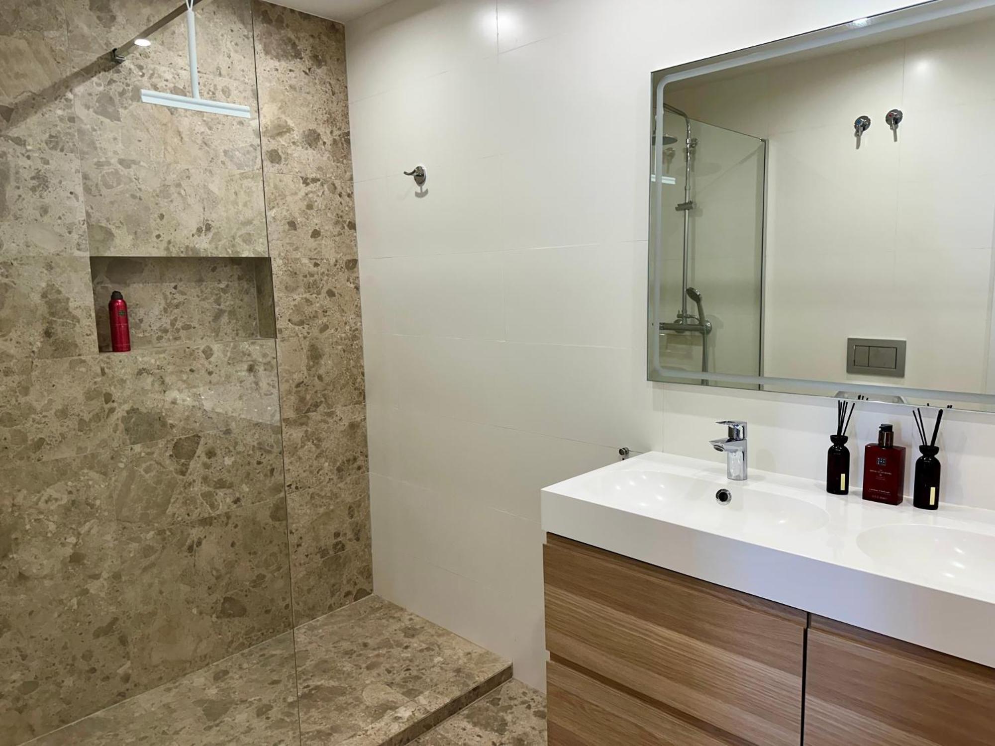 4 Bedroom Duplex Penthouse Califa Apartment *