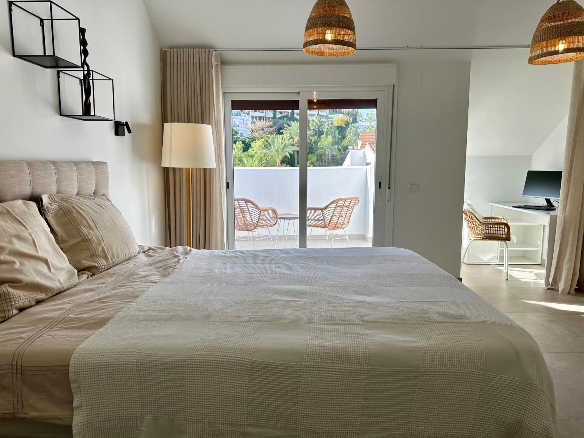 Apartment 4 Bedroom Duplex Penthouse Califa