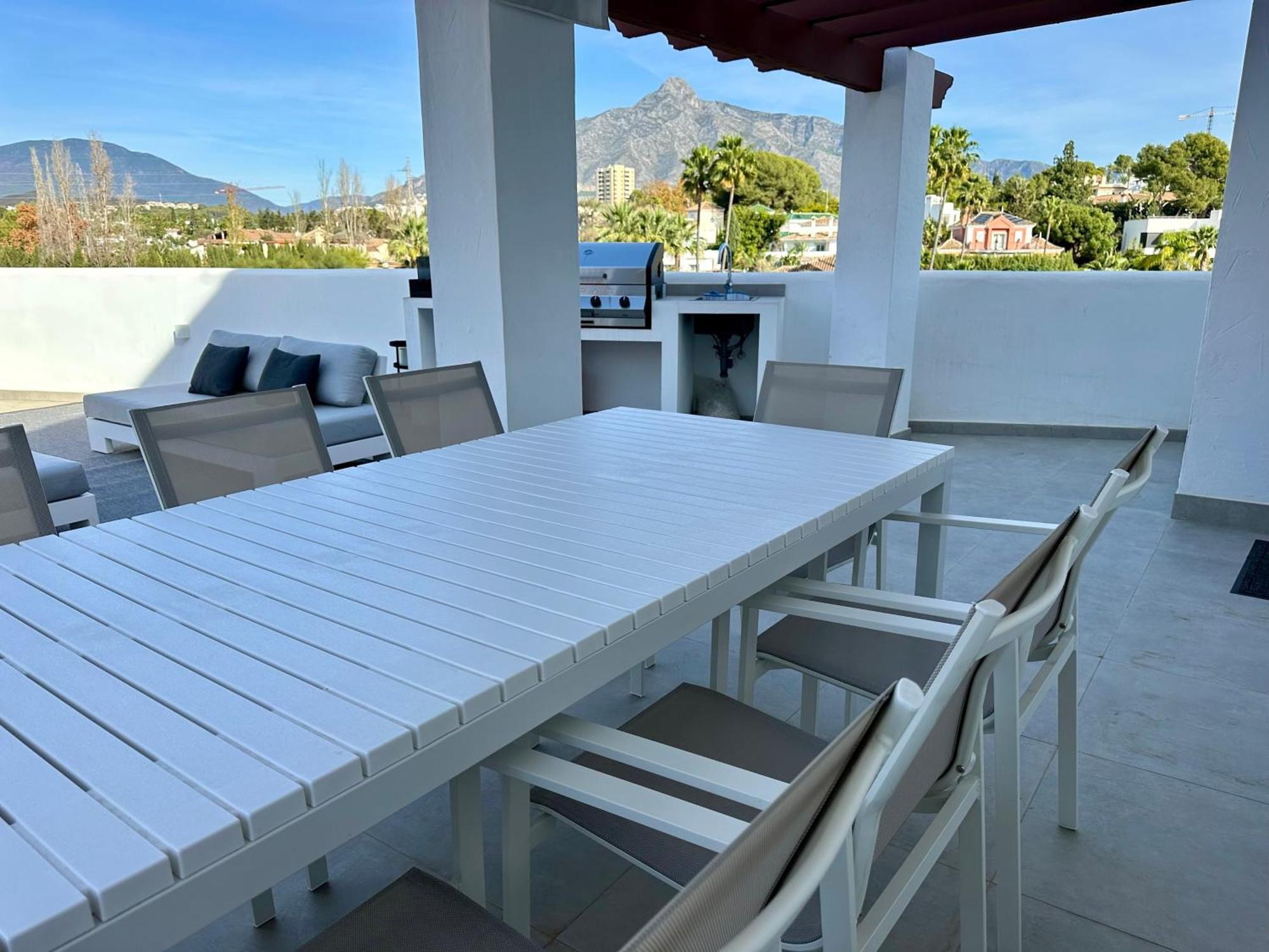 4 Bedroom Duplex Penthouse Califa Apartment *