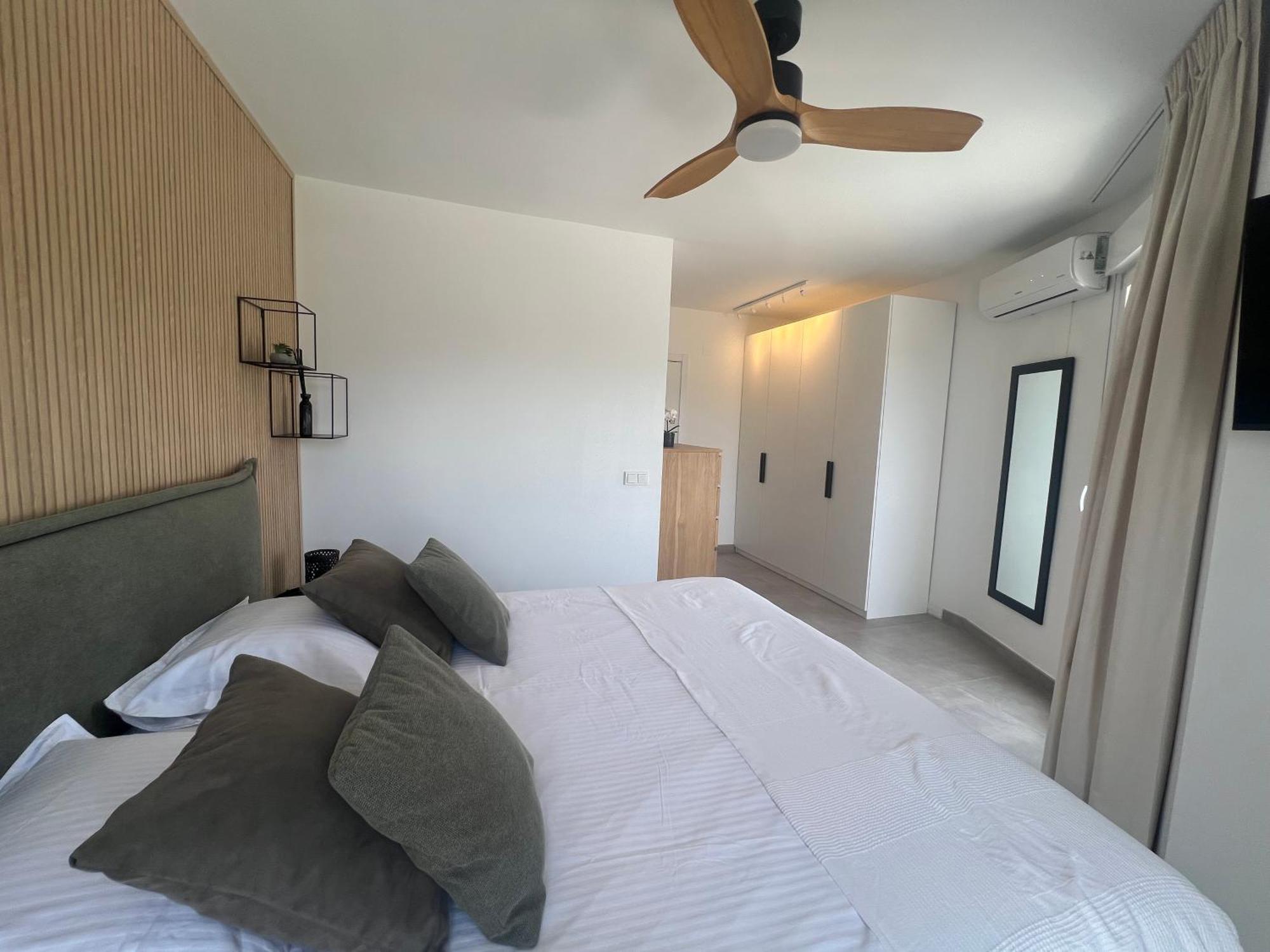 Apartment 4 Bedroom Duplex Penthouse Califa
