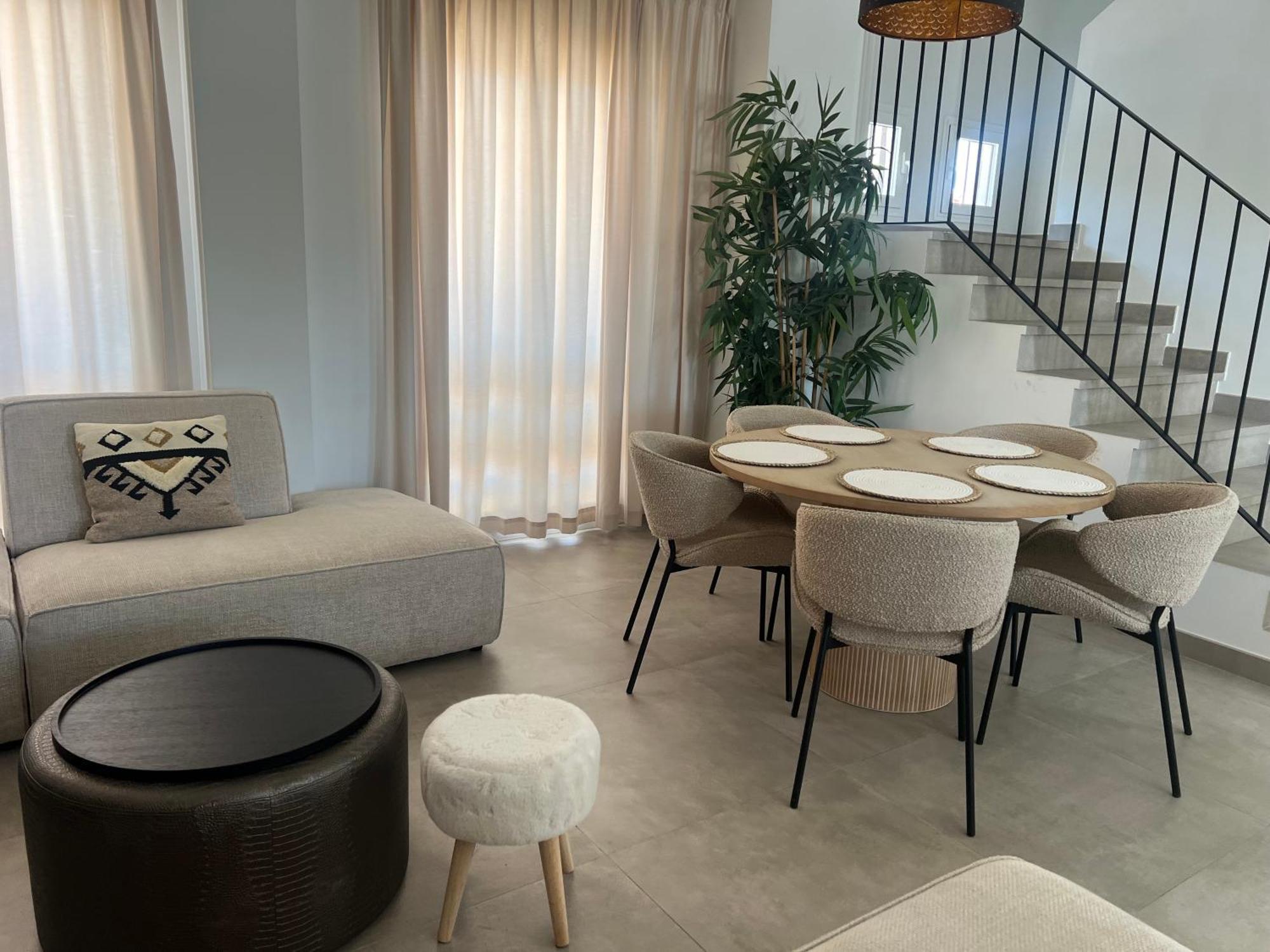 4 Bedroom Duplex Penthouse Califa Apartment *