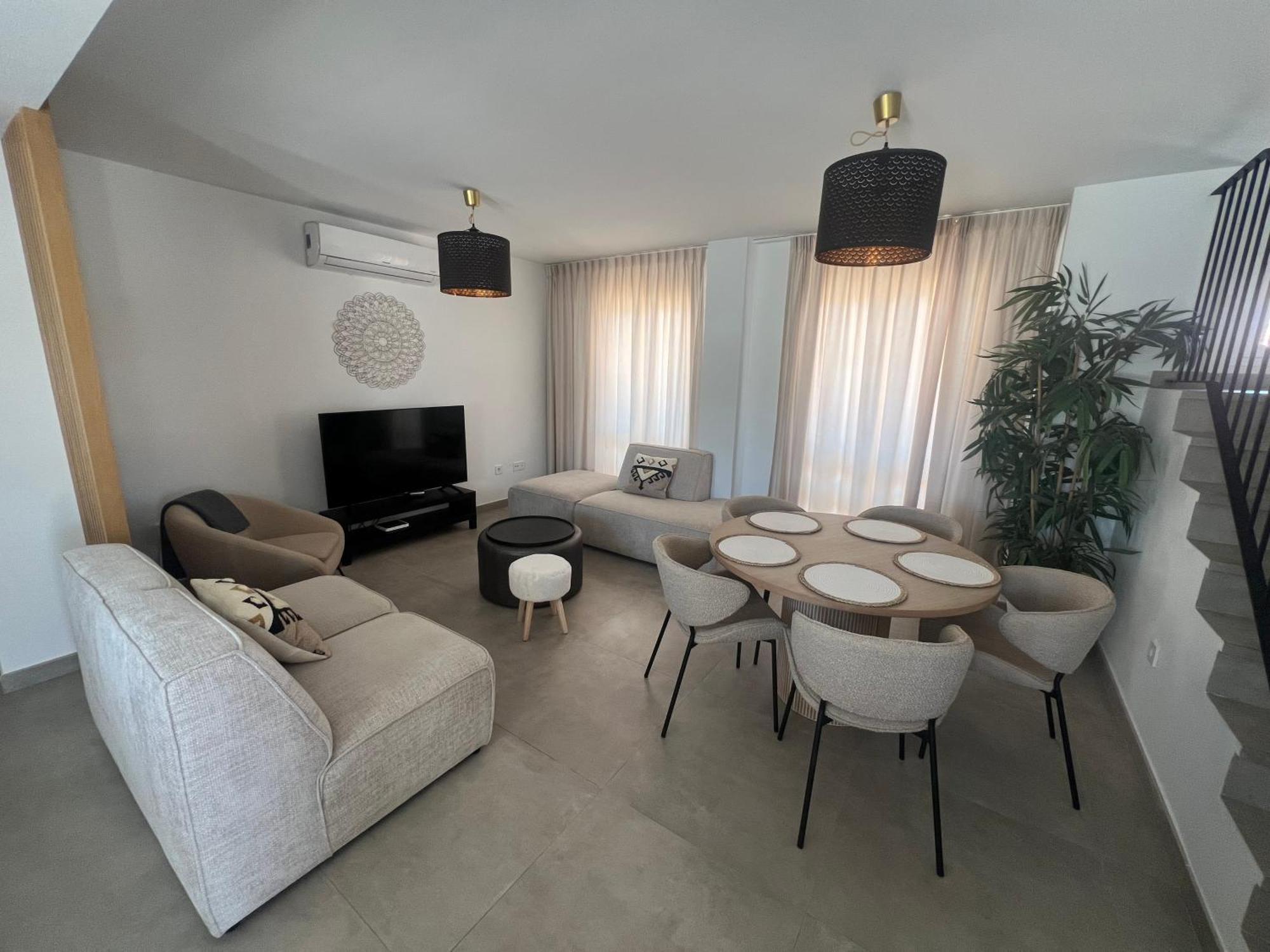 4 Bedroom Duplex Penthouse Califa Apartment *